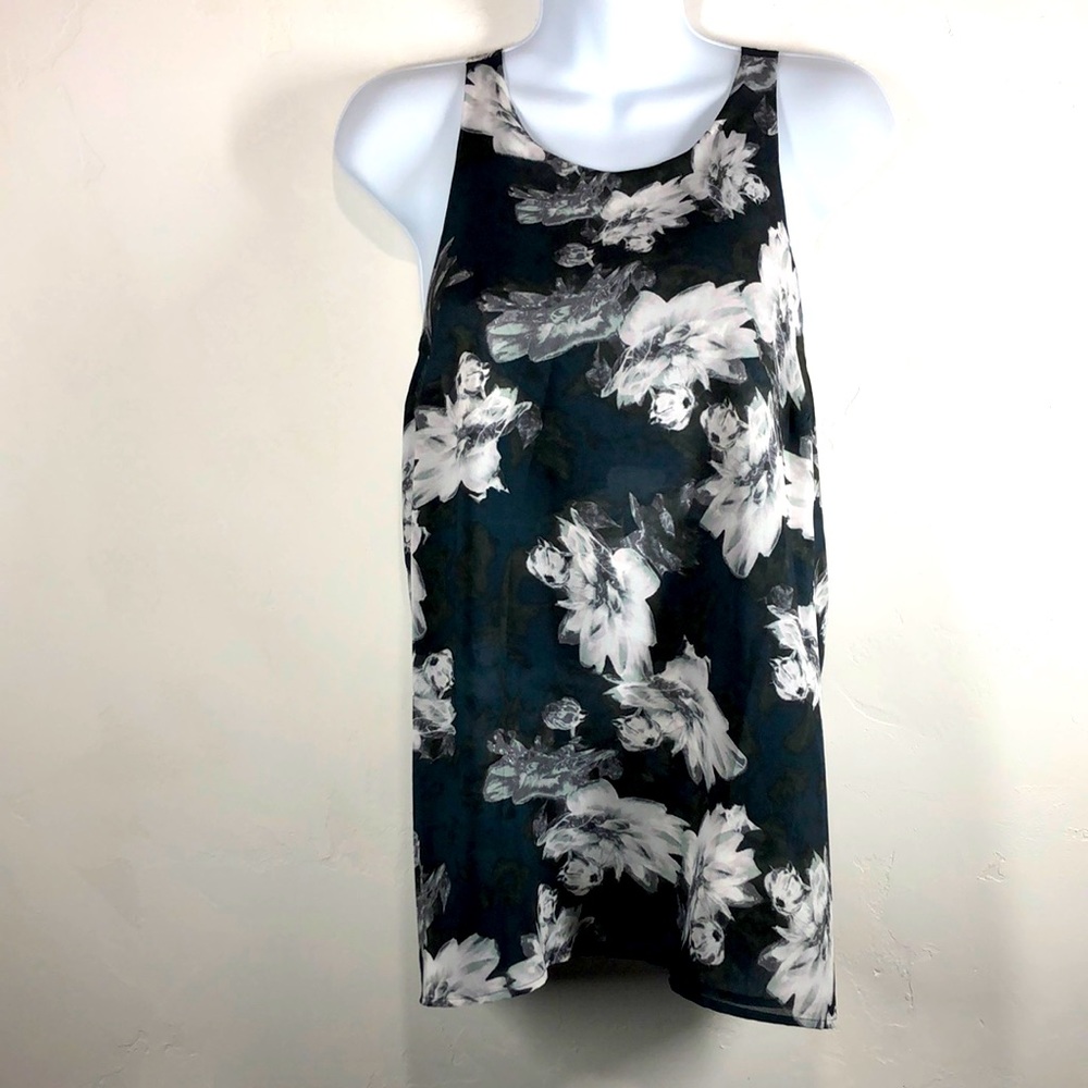 Creative Commune blue floral sleeveless split back blouse size medium